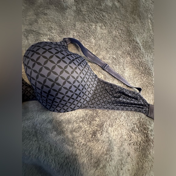 Simply Perfect by Warner's Women's Underarm Smoothing Underwire Bra. - Picture 2 of 4